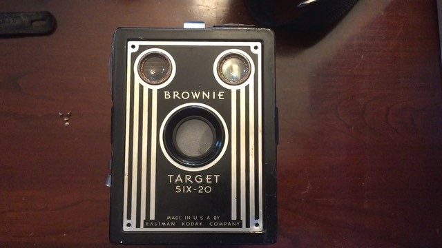 Very cool to watch the shutter and aperture mechanism inside this #Brownie #TargetSix20