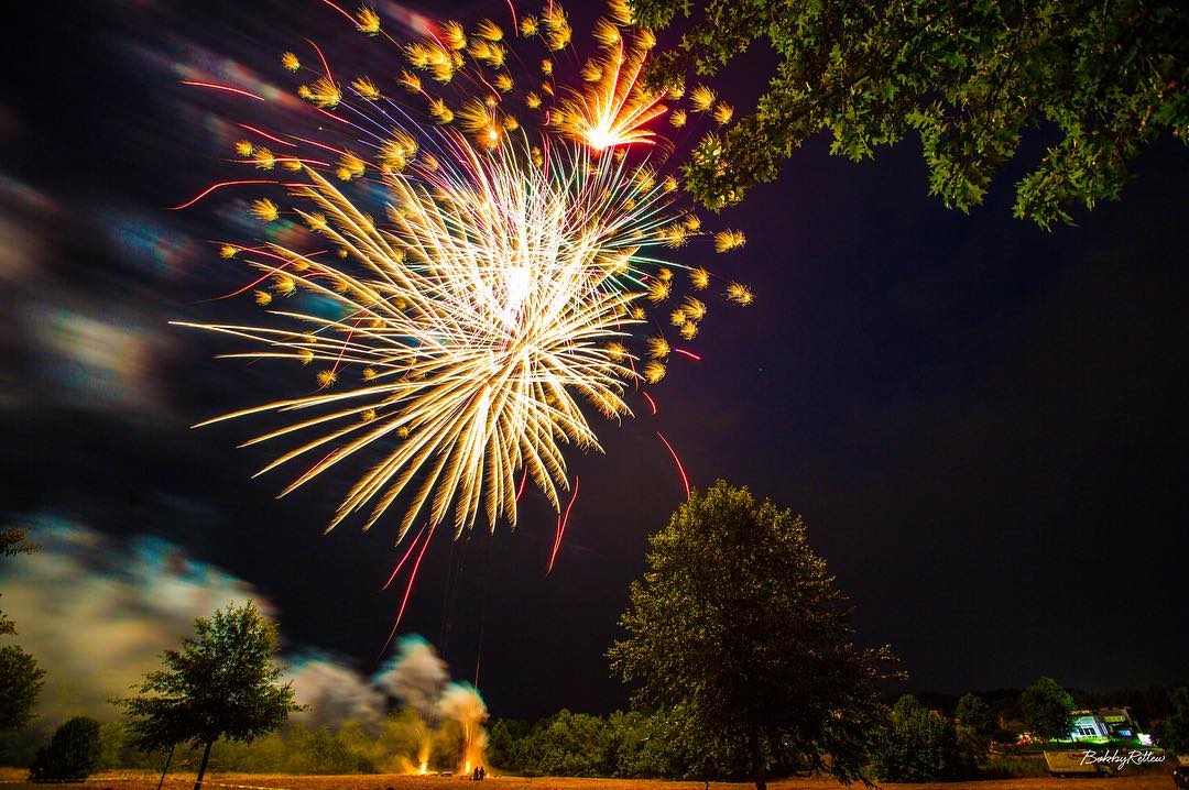 Great job by the group firing off the #july4th #fireworks tonight! 10 minutes packed full of colors! #Canon #5dmarkiii