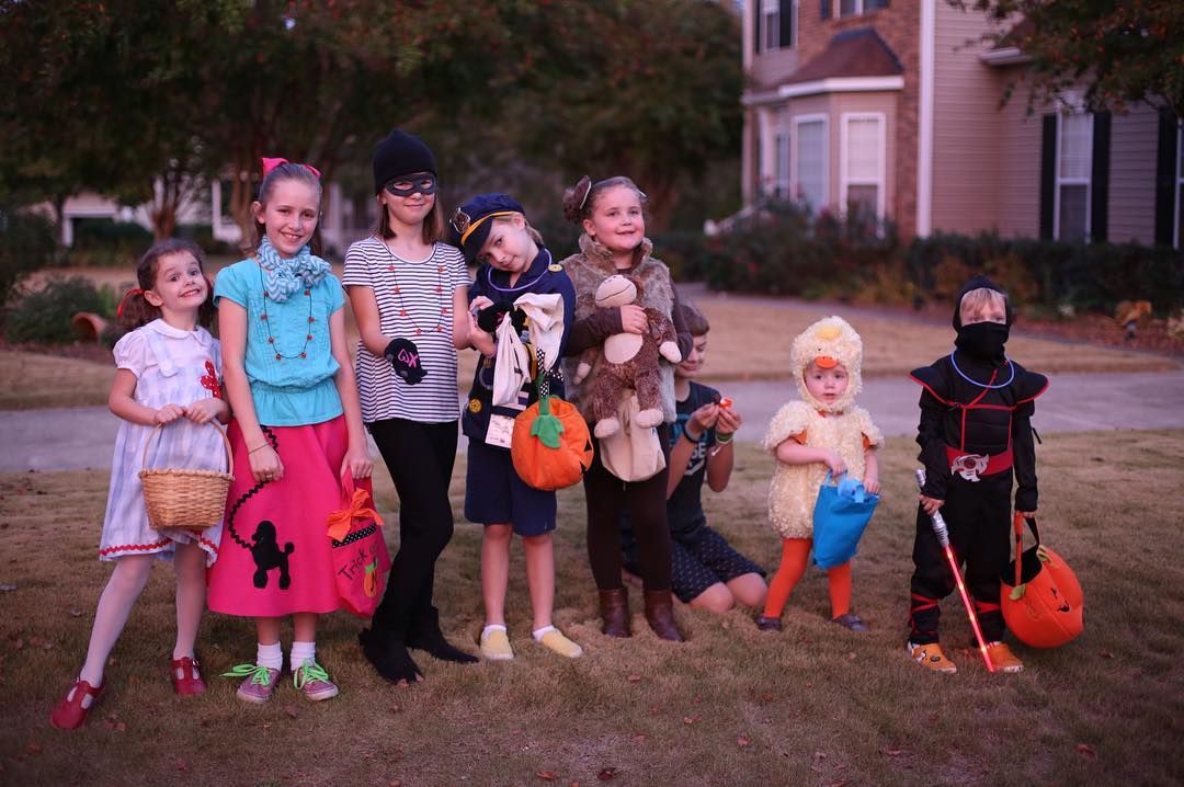 Look at those crazy bunch of trick-or-treaters! #halloween #canon #5dmarkiii #tw